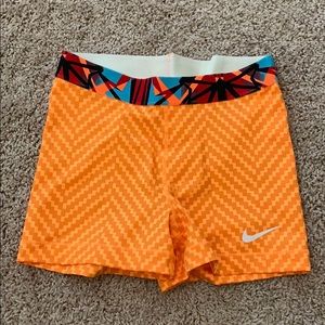 Nike shorts (M)